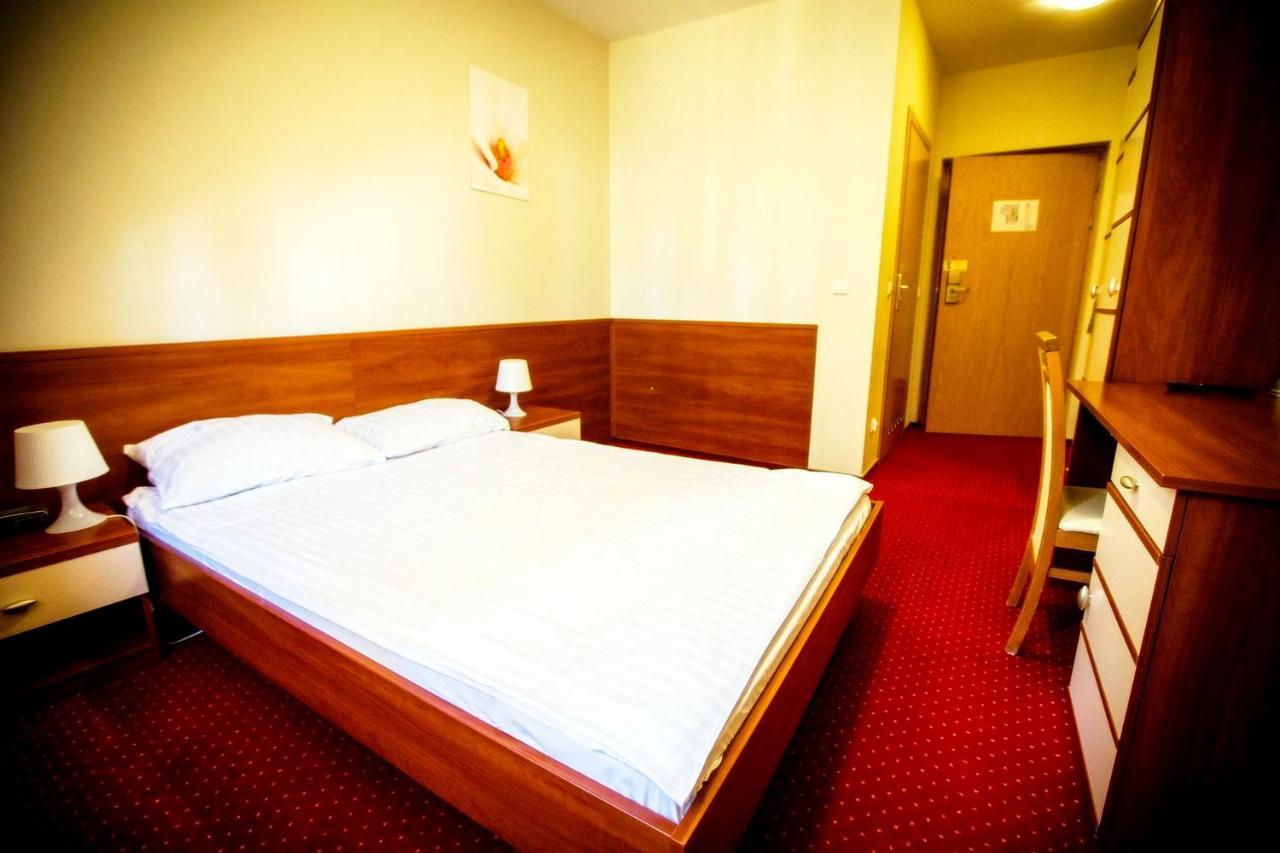 Hotel Luka Радом Экстерьер фото