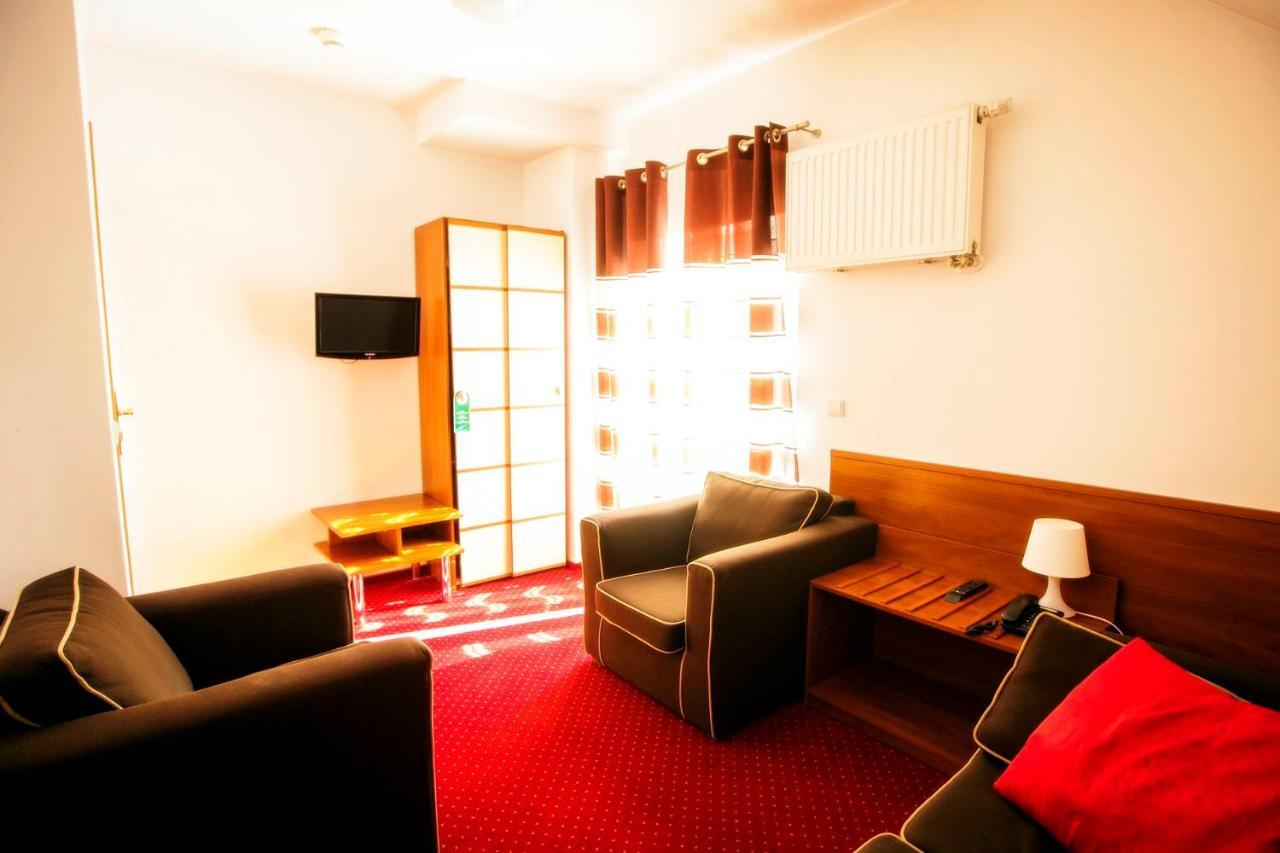 Hotel Luka Радом Экстерьер фото