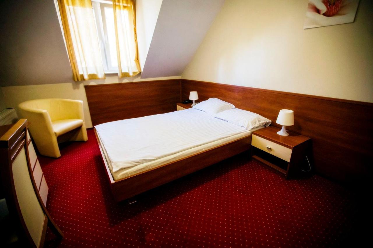 Hotel Luka Радом Экстерьер фото